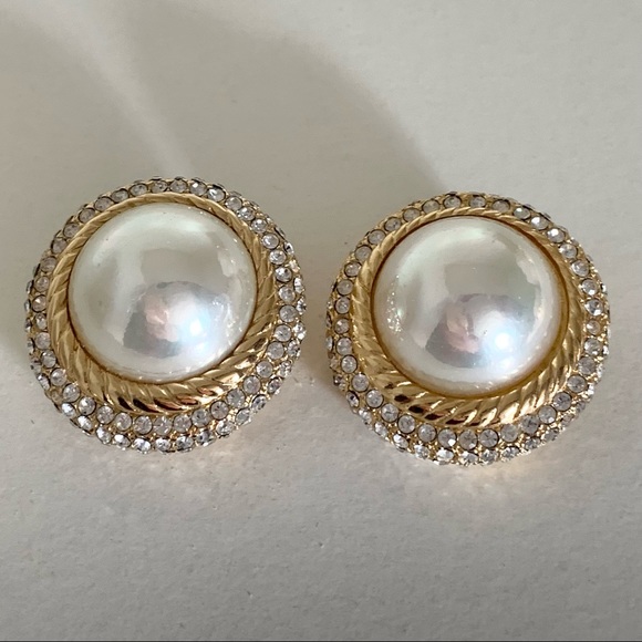 Dior Jewelry - Hold Vintage Dior Large pearl earrings